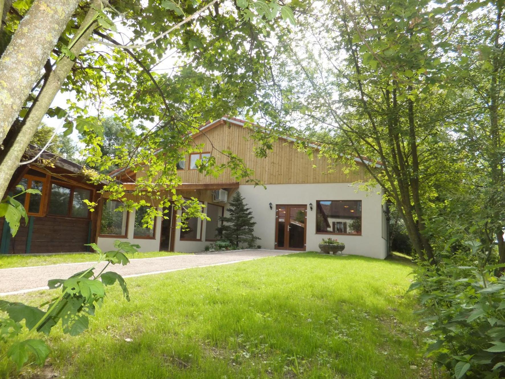 Logis Hotel Le Chantoiseau Chaumont-sur-Aire Exterior photo