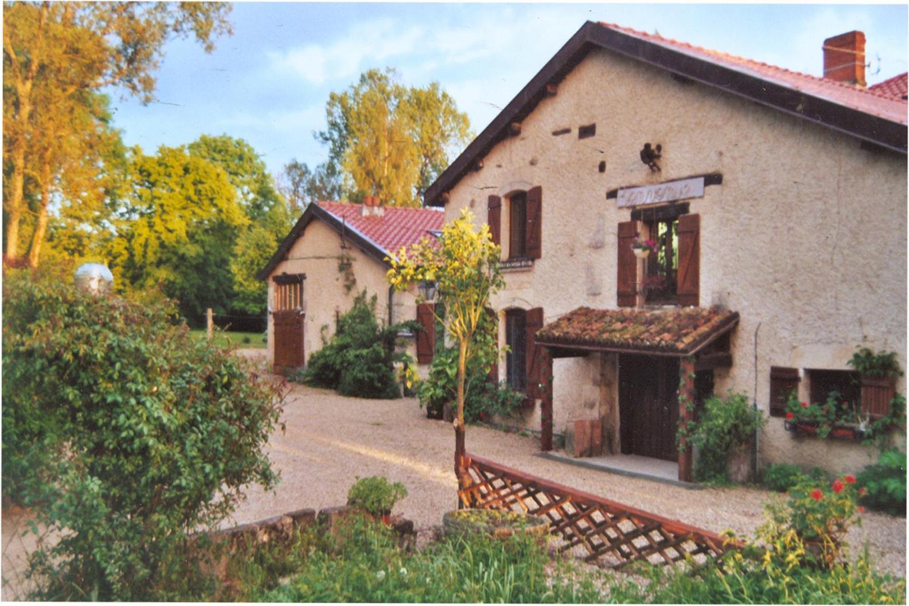 Logis Hotel Le Chantoiseau Chaumont-sur-Aire Exterior photo