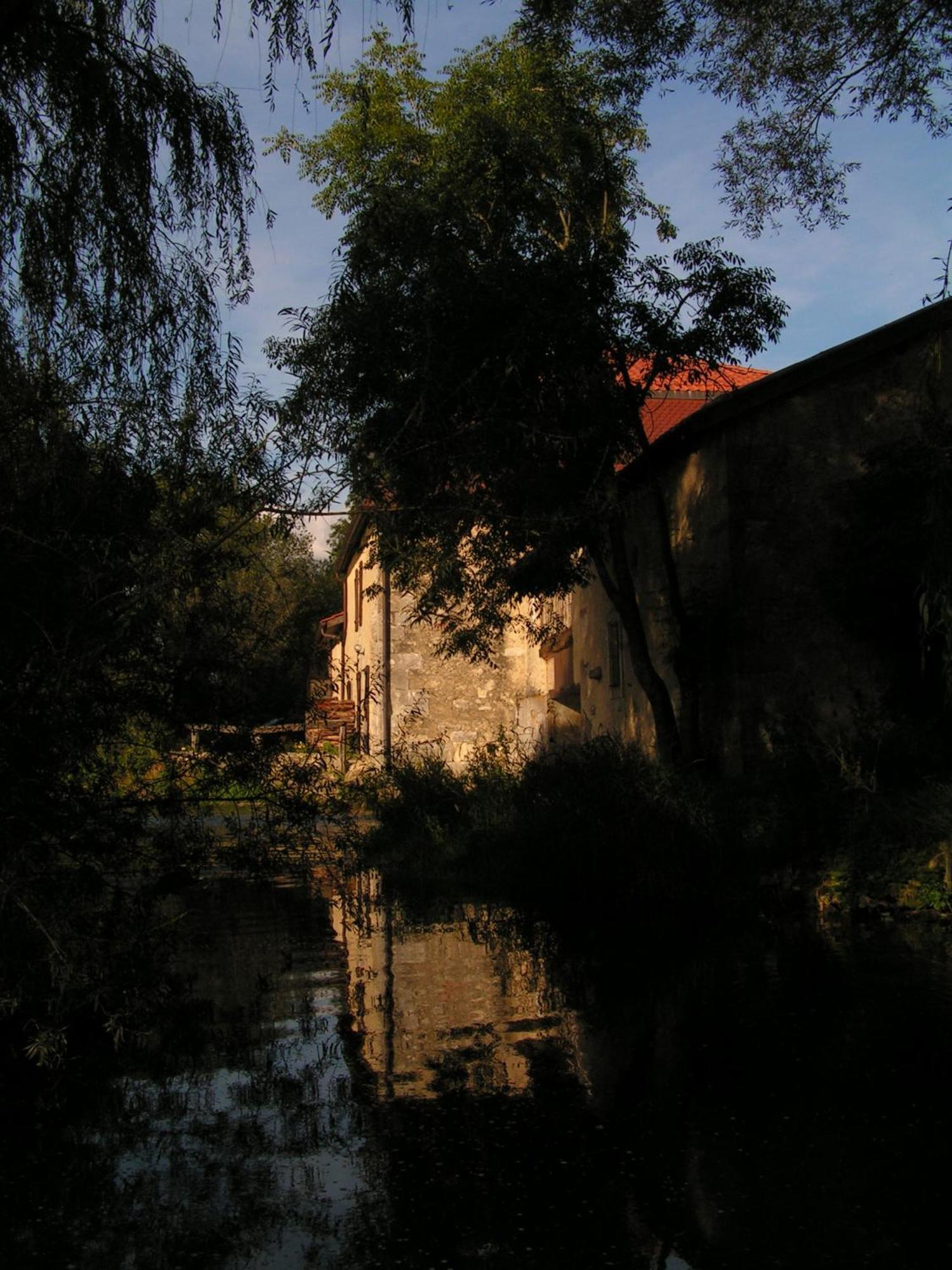 Logis Hotel Le Chantoiseau Chaumont-sur-Aire Exterior photo