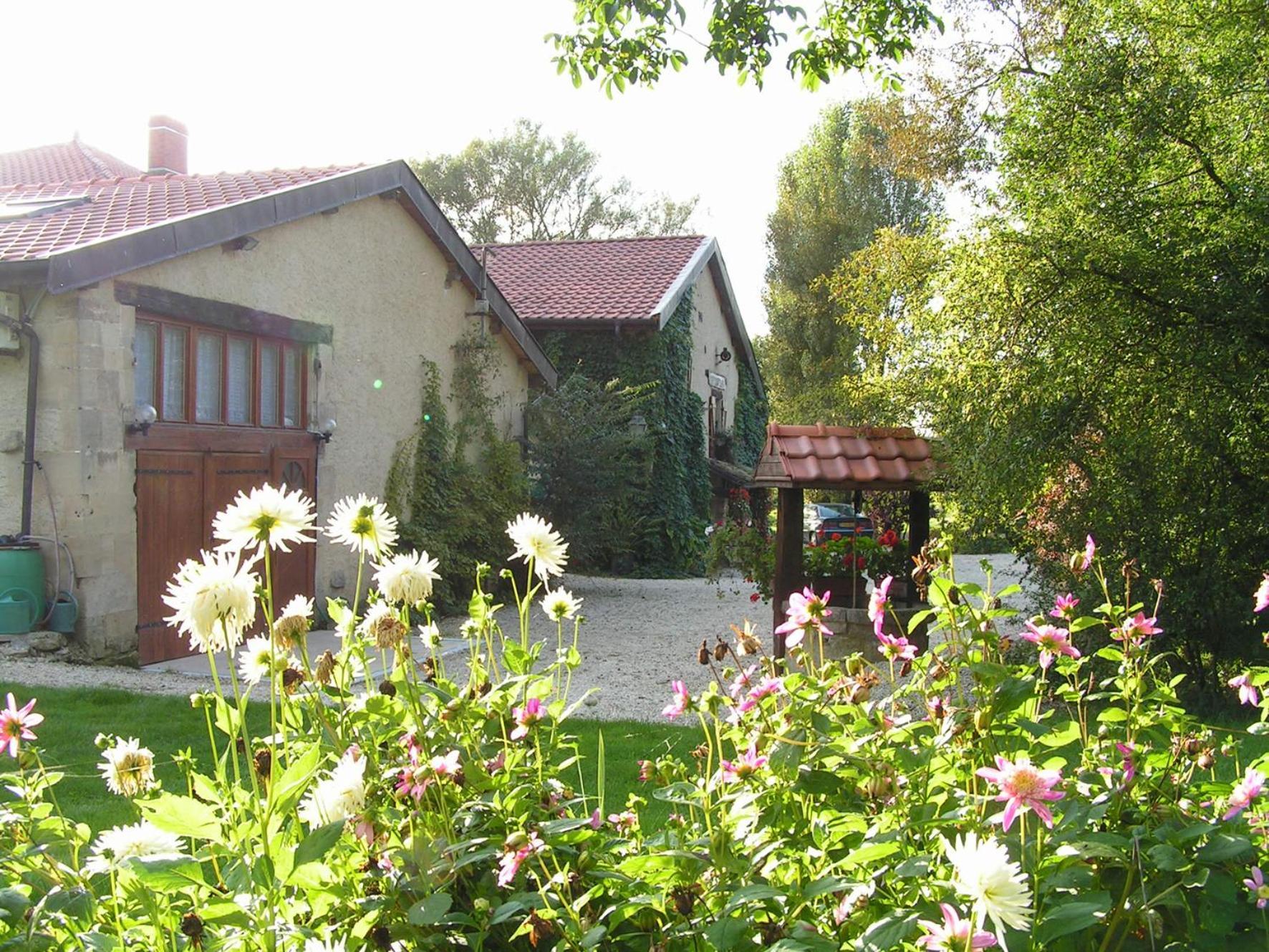 Logis Hotel Le Chantoiseau Chaumont-sur-Aire Exterior photo