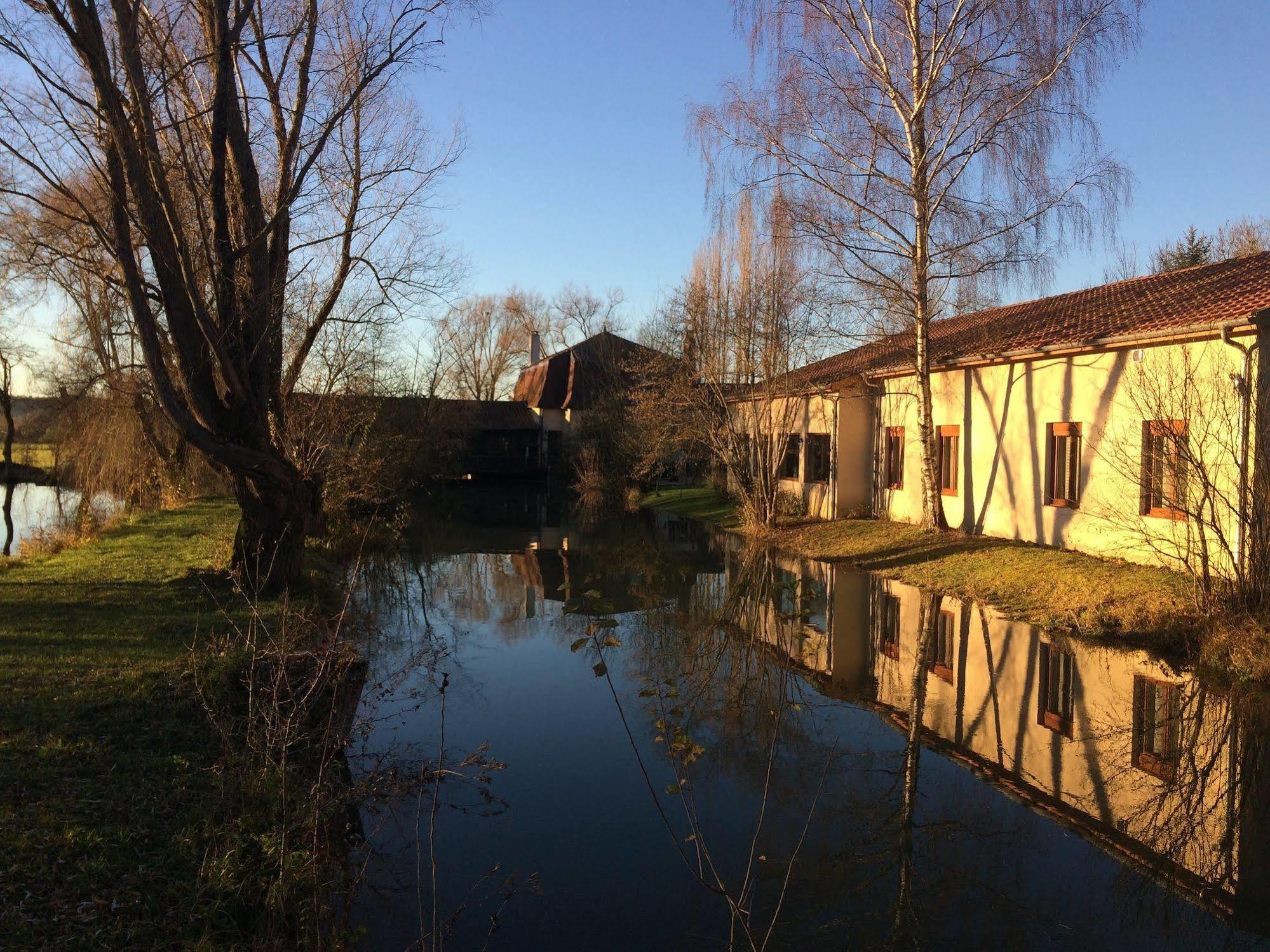Logis Hotel Le Chantoiseau Chaumont-sur-Aire Exterior photo